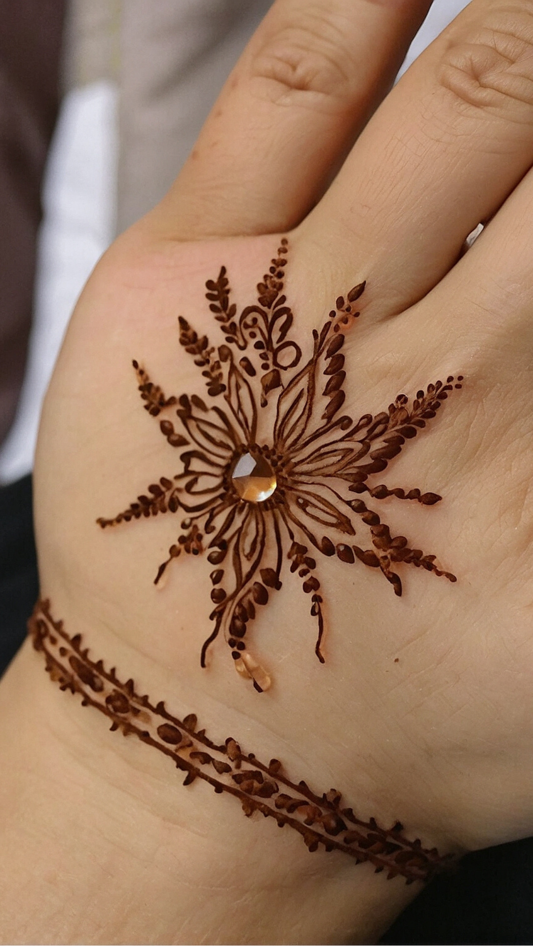 Sun-kissed Skin and Henna: Stencils Inspired by the Beach